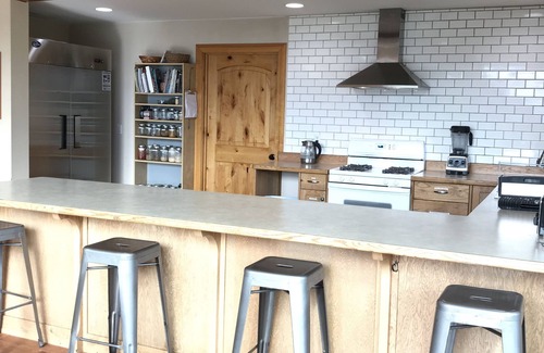 Chewelah Cabin | Rustic Mountain Top Lodges: Ideal for Short or Extended Stays