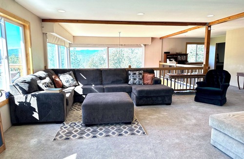 Chewelah Cabin | Rustic Mountain Top Lodges: Ideal for Short or Extended Stays