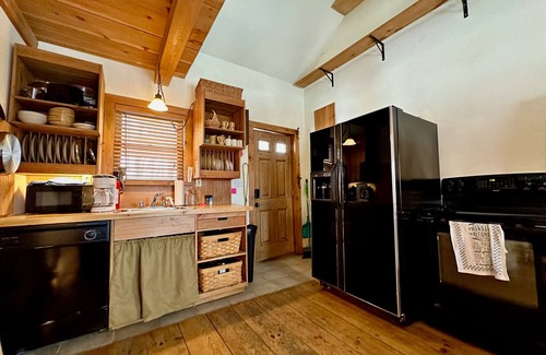 Bethel Cabin | Tranquil Mountain View Cabin Retreat in Bethel, VT