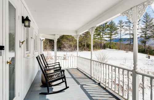 Guildhall House | Unforgettable Mountain-View Farmhouse with Spa & Breakfast