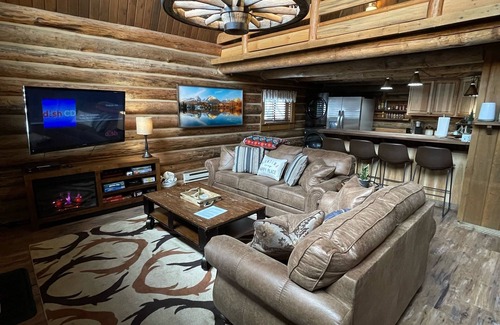 Kalispell Cabin | Cozy MT Cabin with Pool and Lake Views - 10/10 Rating