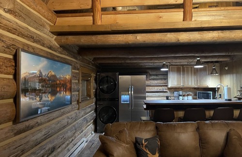 Kalispell Cabin | Cozy MT Cabin with Pool and Lake Views - 10/10 Rating