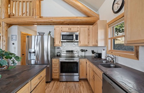 Fort Collins House | Inviting Mtn Home with Pool & Lake Views Near Marina