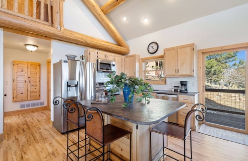 Fort Collins House | Inviting Mtn Home with Pool & Lake Views Near Marina