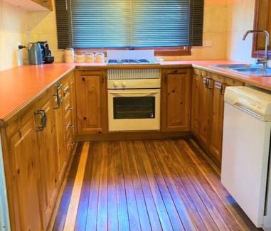 Gawler South Apartment | Unforgettable Rustic on 13th: Pet Friendly & Family Welcome