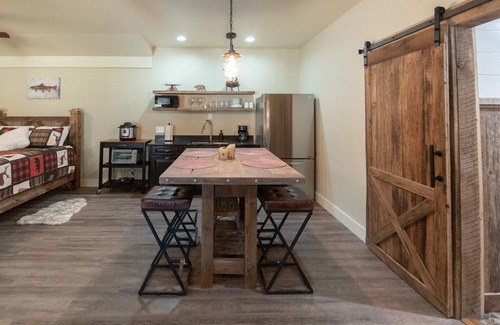 Franklin Cabin | Cozy One-Bedroom Cabin with Hot Tub & Creek Access