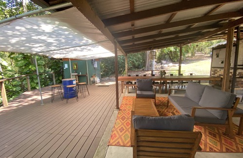 Byfield Cottage | Cozy Oceanfront One-Bedroom Retreat for 8 Guests
