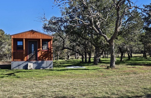 Silver Creek Village Cabin | Cozy Cabin with Lake View Near Reveille Ranch & Spider Mtn