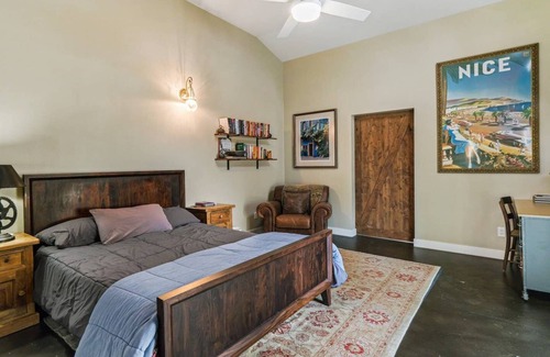 Thousand Oaks House | Relaxing Retreat in Lynn Ranch with Complimentary Breakfast