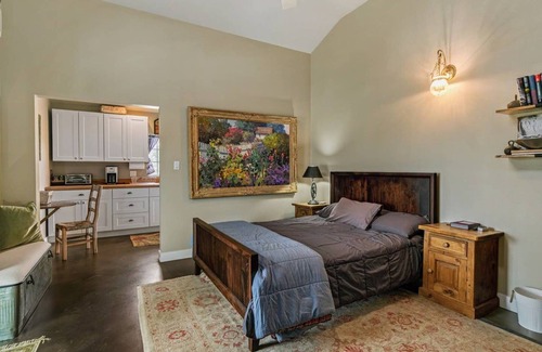 Thousand Oaks House | Relaxing Retreat in Lynn Ranch with Complimentary Breakfast