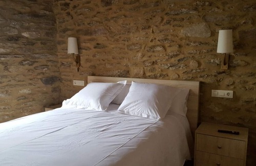 Viana do Bolo Hotel | Tranquil Lakeside Retreat: Guest Rated 10/10 at Trancallo