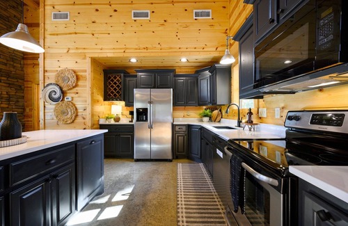Hochatown Cabin | Romantic Honeymoon Cabin with Hot Tub & Lake View Retreat