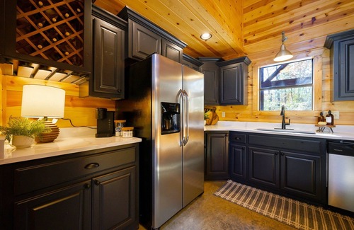 Hochatown Cabin | Romantic Honeymoon Cabin with Hot Tub & Lake View Retreat