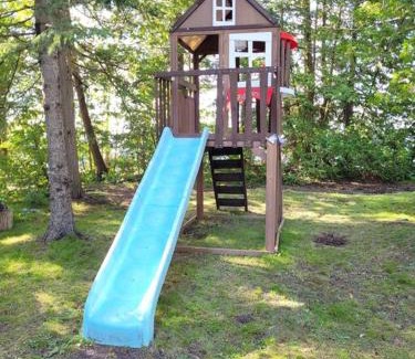 Pleasant Point House | Scenic Waterfront Cottage - Pet and Child Friendly Retreat
