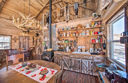 Putnam County Cabin | Secluded Powersville Cabin with Spa & Breakfast Included