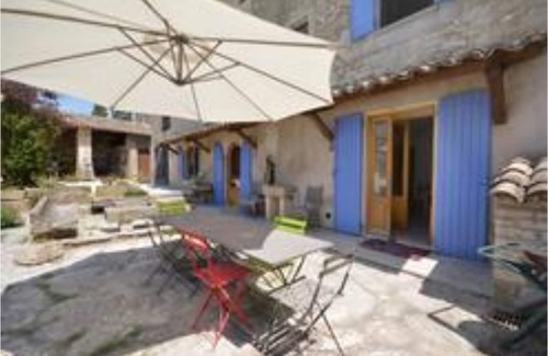 Cabrieres-d'Avignon House | Charming Provencal Mansion with Private Pool Near Gordes