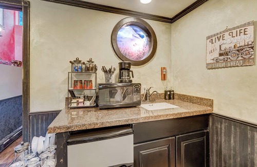 Cascade House | Historic Railway Retreat with Pool & Spa Near Colorado Springs