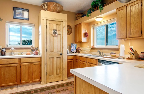Eldorado at Santa Fe House | Top-Rated Rustic Ranch Retreat with Family-Friendly Amenities