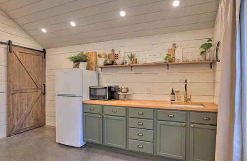 Rapid City Apartment | Rustic Rapid City Farmhouse with Mountain Views
