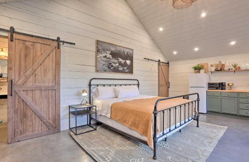 Rapid City Apartment | Rustic Rapid City Farmhouse with Mountain Views