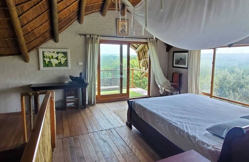 Oyster Bay Ski Chalet | Serene Beach Home Near African Bush, Pet & Child Friendly