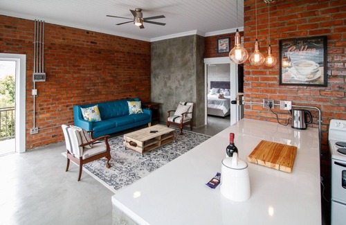 Trawal Apartment | Inviting 2 Bedroom Apartment with Kitchen in Durbanville