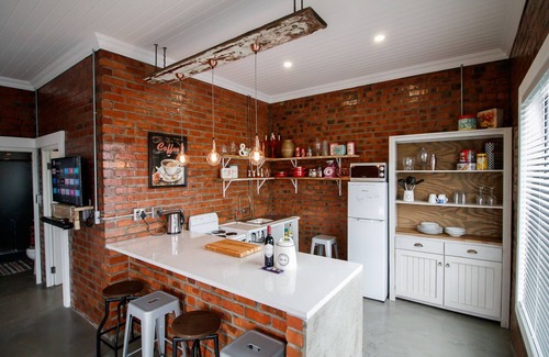 Trawal Apartment | Inviting 2 Bedroom Apartment with Kitchen in Durbanville