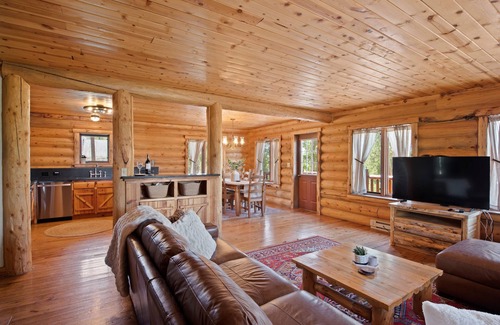 Sunset Ridge Cabin | Rustic Retreat: Top-Rated Resorts with Spa and Pool Access