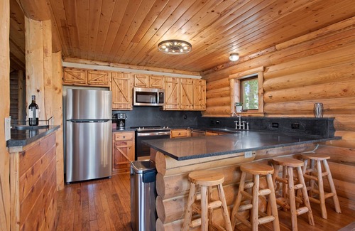 Sunset Ridge Cabin | Rustic Retreat: Top-Rated Resorts with Spa and Pool Access
