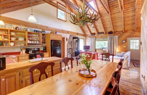 Denver Cabin | Inviting Log Home with Child-Friendly Kitchen Amenities