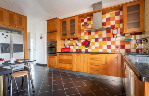 Silves Villa | Charming Rustic Retreat in Algoz with Family-Friendly Amenities