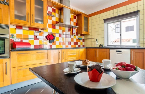 Silves Villa | Charming Rustic Retreat in Algoz with Family-Friendly Amenities