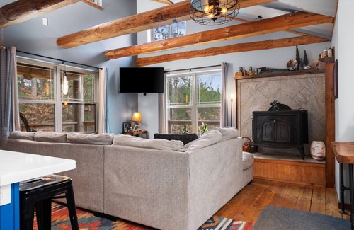 Mayfield Cabin | Pet-Friendly Rustic Retreat in Kingsley with Pool & Spa