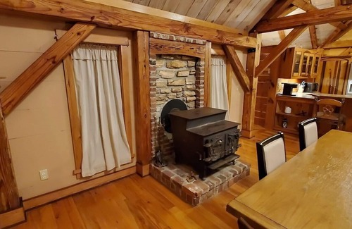 Lake Charles House | Pet-Friendly Timber Frame Retreat near Sam Houston Park