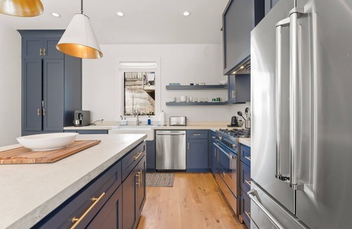 Palmetto Cottage | Inviting Rustic Retreat with Spa and Breakfast Amenities