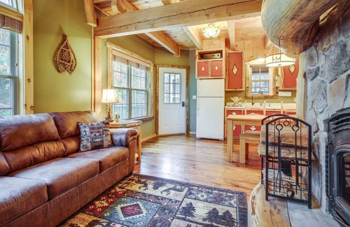 Gloversville Cabin | Quaint Retreat Steps from Great Sacandaga Lake!