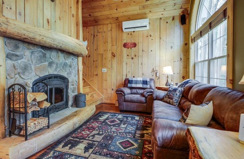 Gloversville House | Rustic Retreat: Steps from Great Sacandaga Lake!