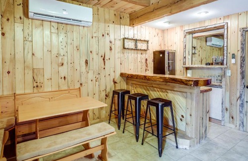 Gloversville House | Rustic Retreat: Steps from Great Sacandaga Lake!