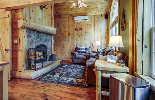 Gloversville House | Rustic Retreat: Steps from Great Sacandaga Lake!