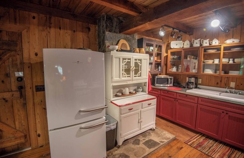 Warrensville Cabin | Idyllic Rustic Retreat with Fireplace - Pet Friendly Stay