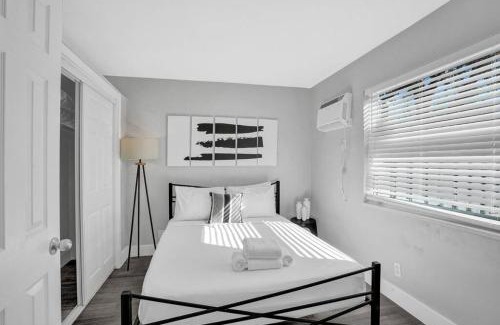 Poinciana Park Apartment | Cozy Rustic Retreat for 4, Pet-Friendly Near Las Olas