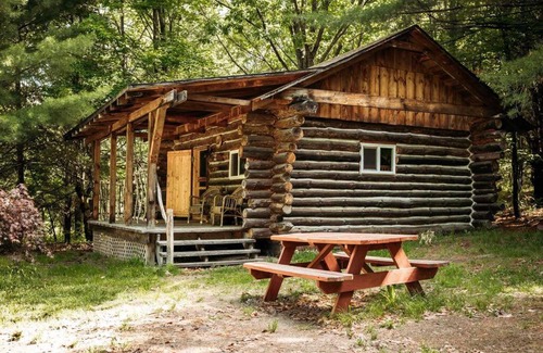 Penn Yan House | Rustic Ridge: Pet-Friendly Retreat with Breakfast Included