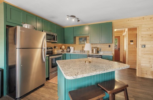 Wolf Laurel Cabin | Rustic Ridge - Wolf Laurel Gem!