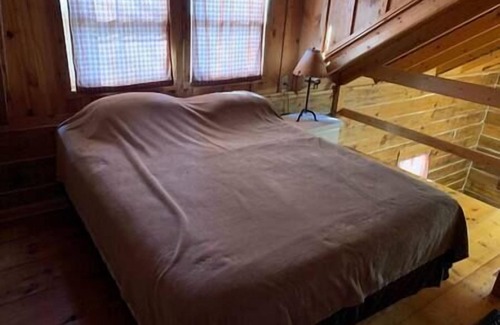Savanna Cabin | Cozy River Cabin Retreat with Pet-Friendly Amenities