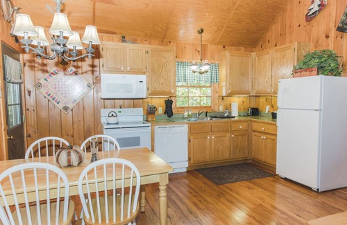 Lexington Cottage | Romantic Bayberry Cottage with Pool at Autumn Ridge
