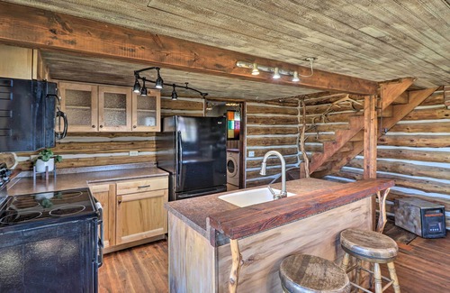 Dupuyer Cabin | Cozy Cabin Retreat in Dupuyer with Spa & Pet-Friendly Perks