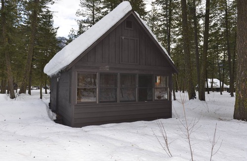 Mazama Cabin | Rustic Rural Studio Cabin