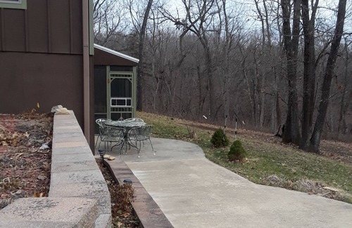 Warrensburg Apartment | Rustic Stay in the Country, One Bedroom with Bath, AC and Wireless Internet