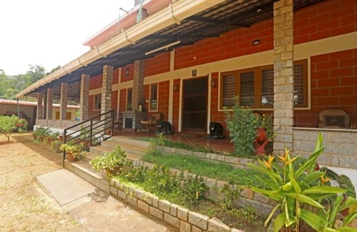 Kutta House | Cozy Rustic Stays: Pet and Child Friendly Getaway