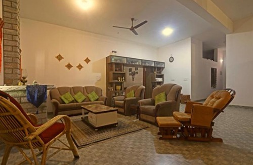 Kutta House | Cozy Rustic Stays: Pet and Child Friendly Getaway